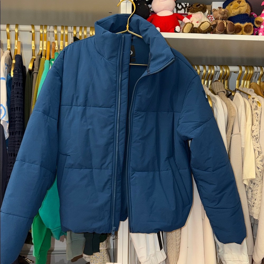 ALO Yoga Men's Blue Puffer Jacket - Picture 6 of 10